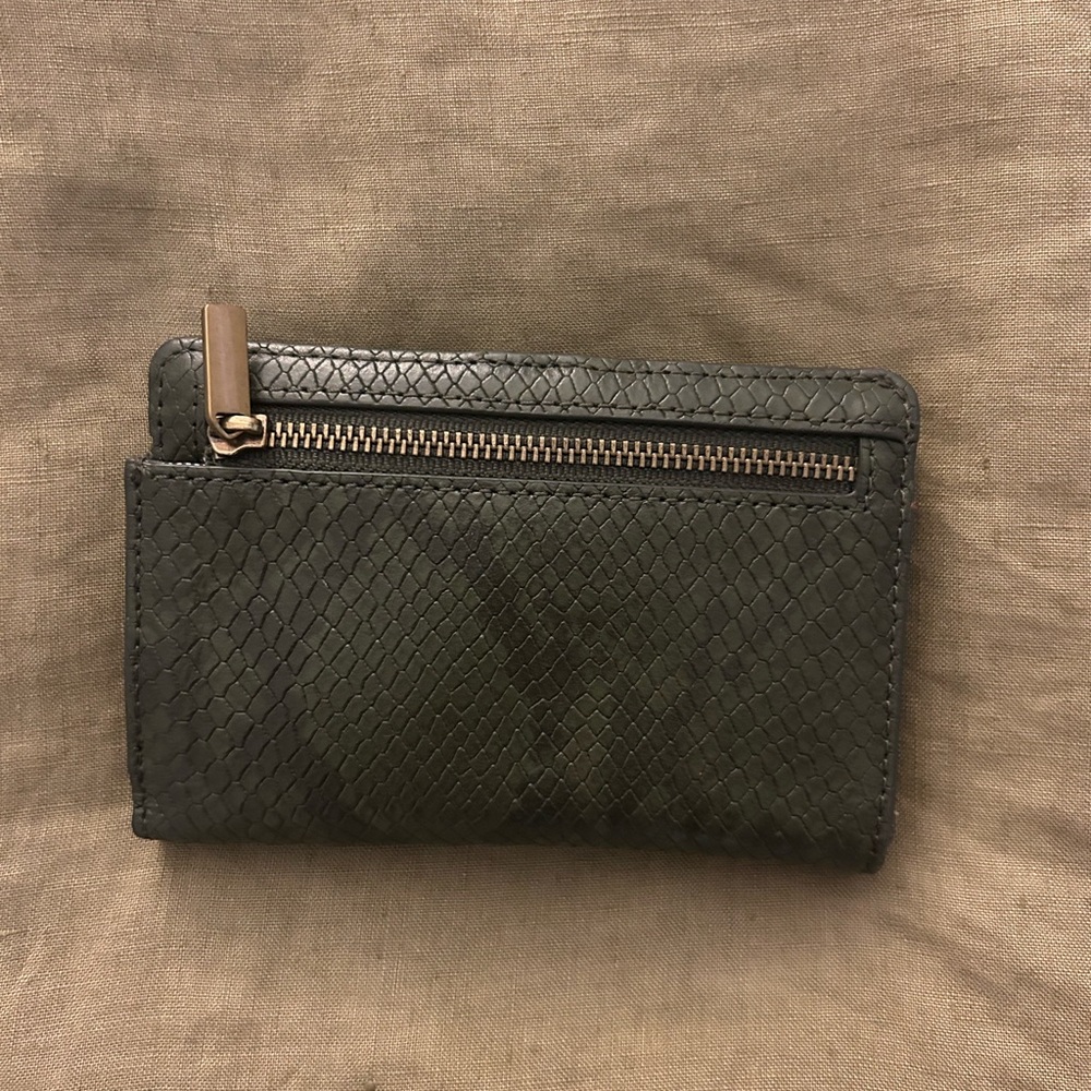 Fossil Python Textured Leather Wallet with Gold Plate - Picture 2 of 4